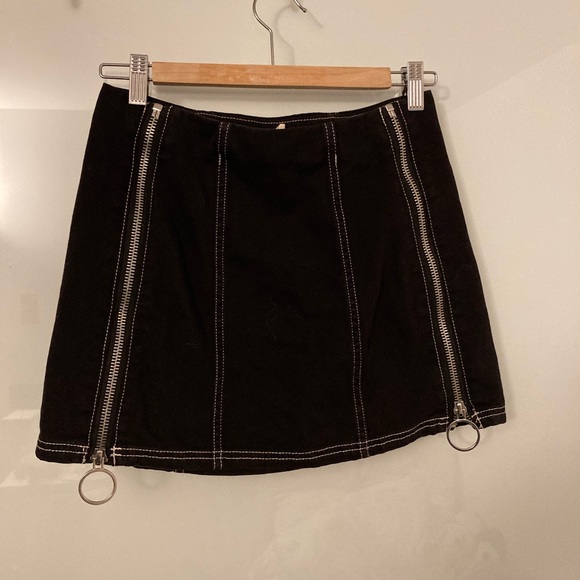 🌙 Urban outfitters black zip denim skirt🌙 - Picture 2 of 4